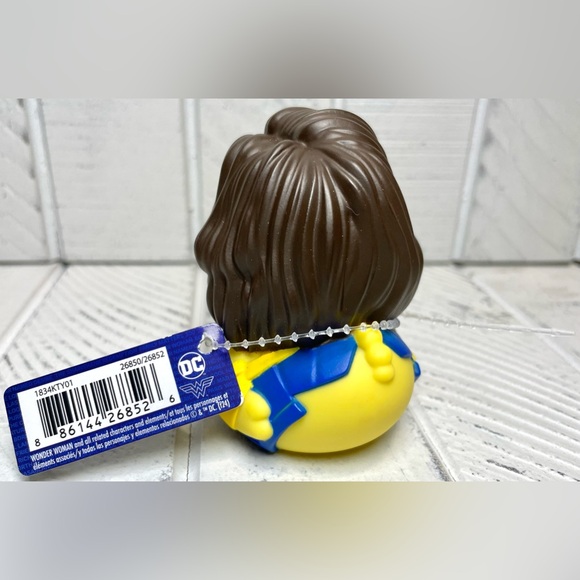 Just Play Warner Bros. Wonder Woman Rubber Duck 2.75” Collectible Toy Figure NWT - Picture 3 of 7